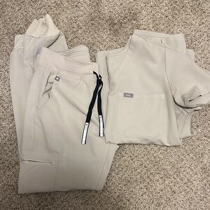 Women figs jogger set size small